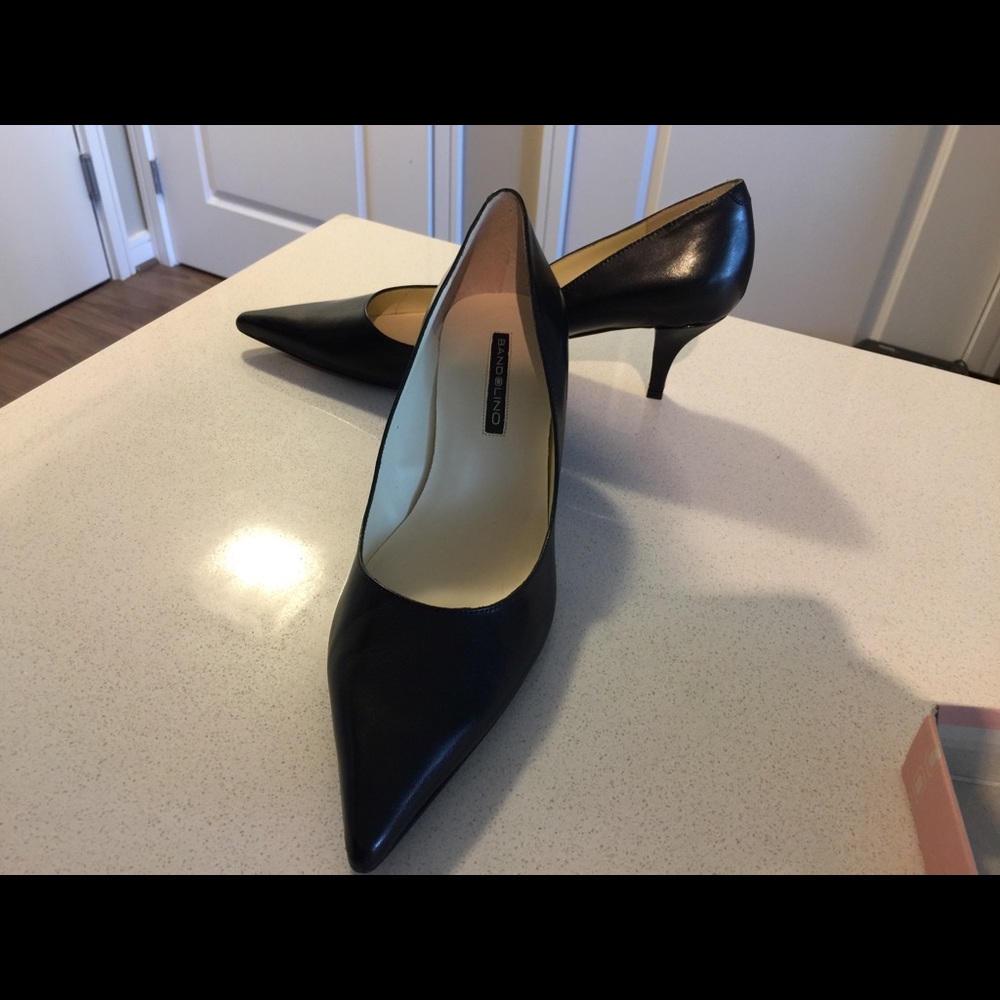 Bandolino Black Leather Pumps 10W
